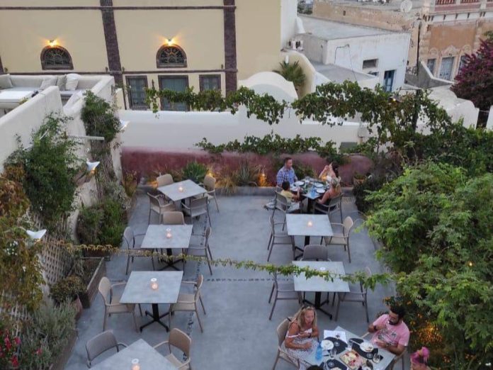 Oia Oenosart A Hidden Gem in the Heart of Santorini’s Artistic Alleys